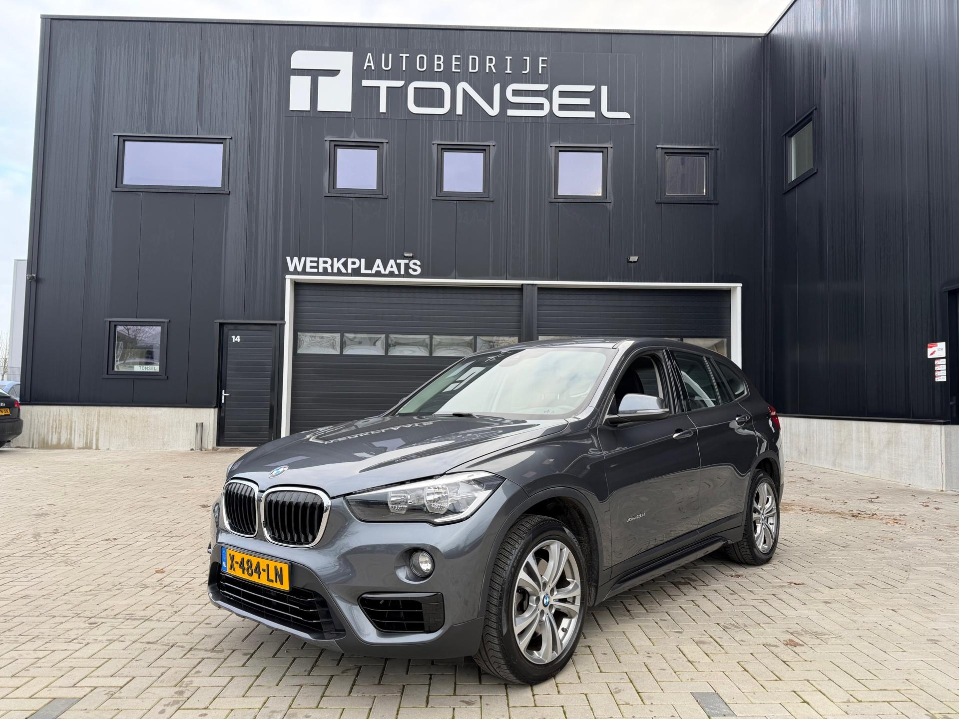 BMW X1 XDrive20i Centennial High Executive / Automaat / Trekhaak / Navi / 18" Inch LMV