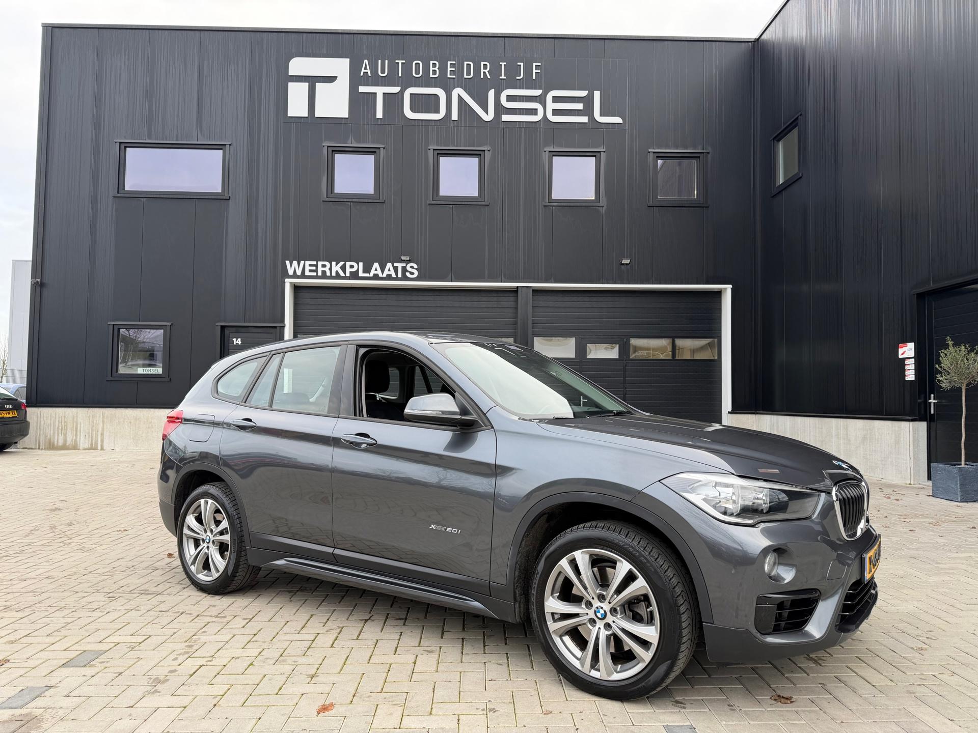 BMW X1 XDrive20i Centennial High Executive / Automaat / Trekhaak / Navi / 18" Inch LMV — foto 4