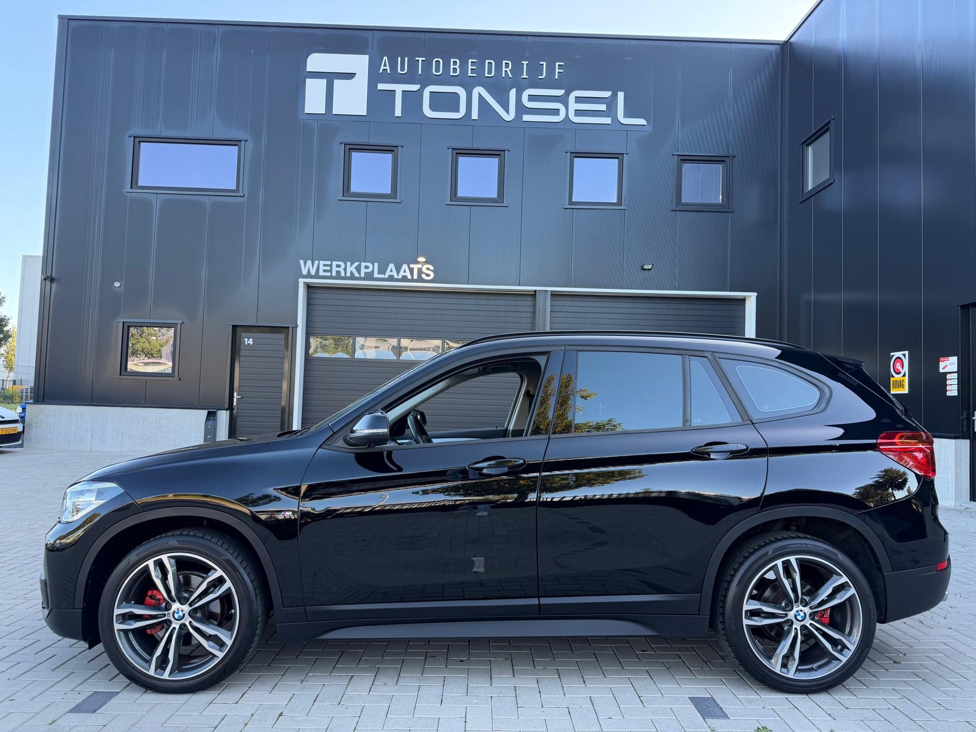 BMW X1 SDrive18i Executive / Automaat / Navigatie / Cruise / 19" Inch LMV — foto 2