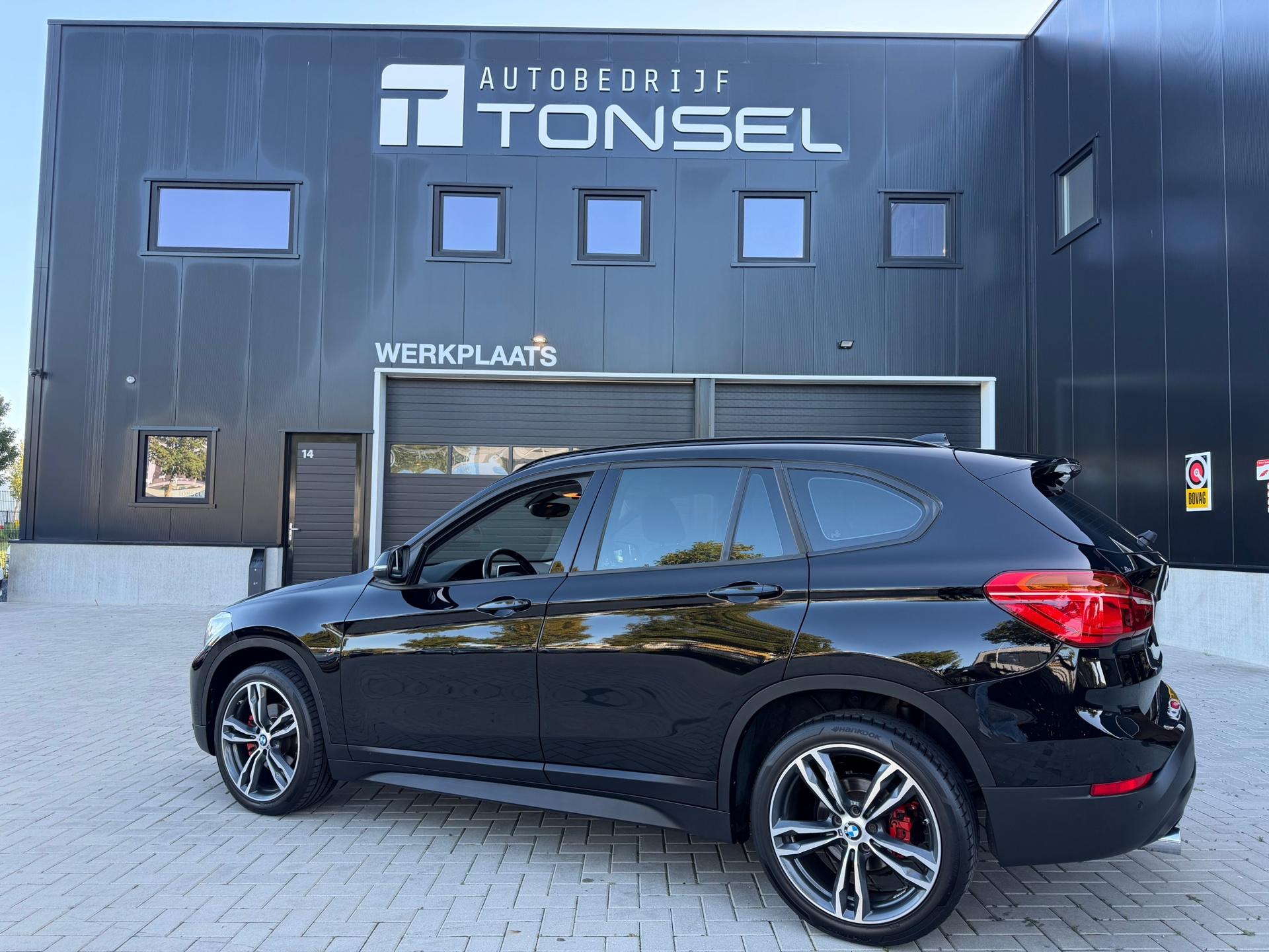 BMW X1 SDrive18i Executive / Automaat / Navigatie / Cruise / 19" Inch LMV — foto 3