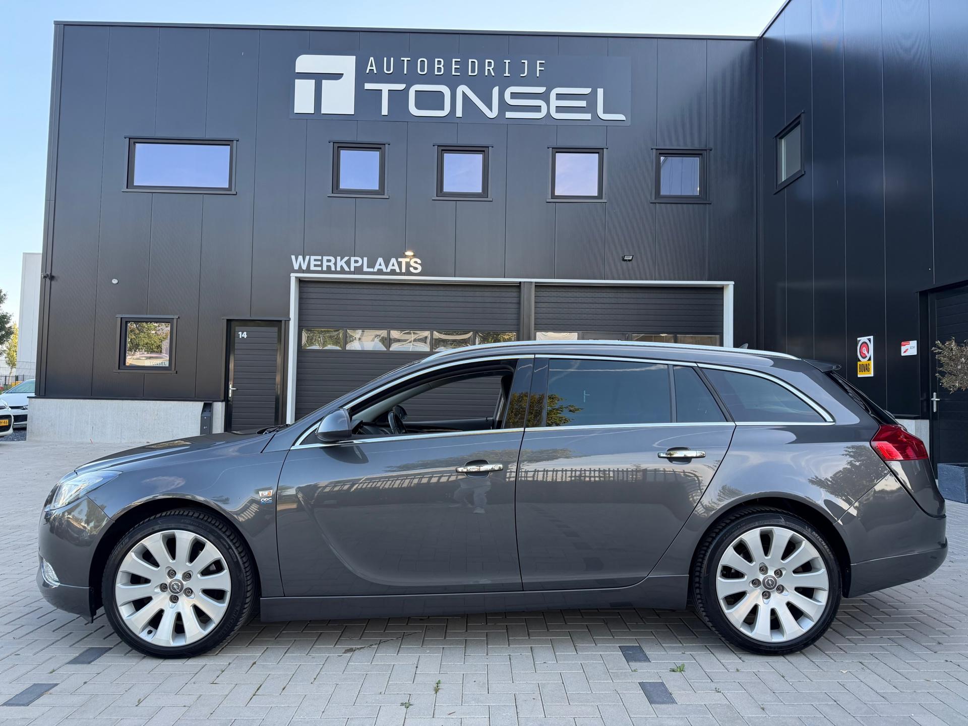 Opel Insignia Sports Tourer 2.8 V6 T Cosmo 4x4 260PK / Trekhaak / Leder / Navigatie / 19" Inch LMV — foto 2