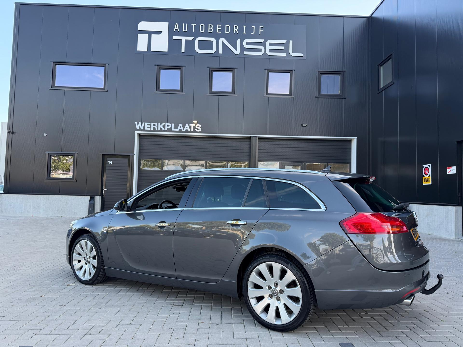 Opel Insignia Sports Tourer 2.8 V6 T Cosmo 4x4 260PK / Trekhaak / Leder / Navigatie / 19" Inch LMV — foto 3