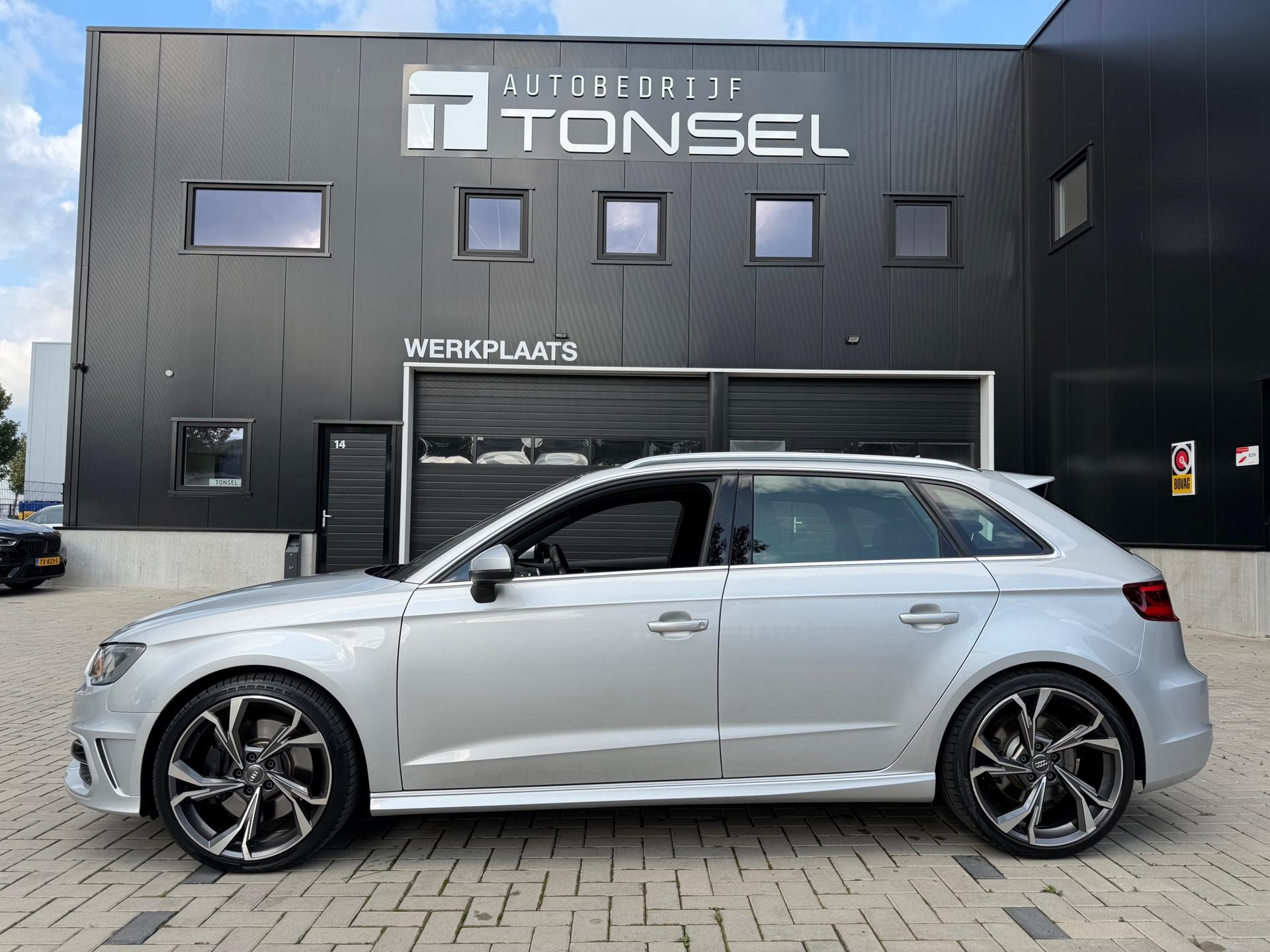 Audi A3 Sportback 2.0 TFSI S3 Quattro 300PK / Panorama / Eventuri / 19" Inch LMV — foto 2
