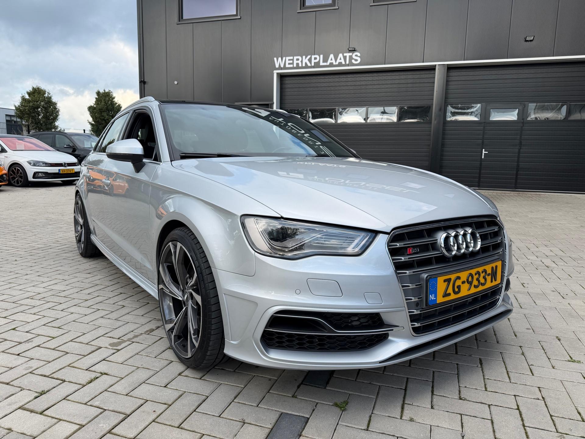 Audi A3 Sportback 2.0 TFSI S3 Quattro 300PK / Panorama / Eventuri / 19" Inch LMV — foto 4