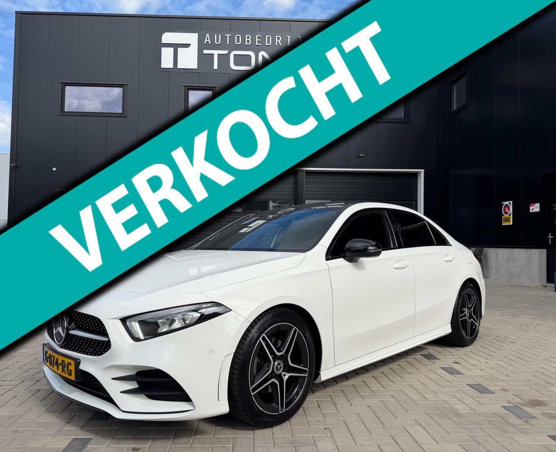 Mercedes-Benz A-klasse 200 AMG Night / Panorama / Trekhaak / Wide-Screen / Alcantara / 18" Inch LMV