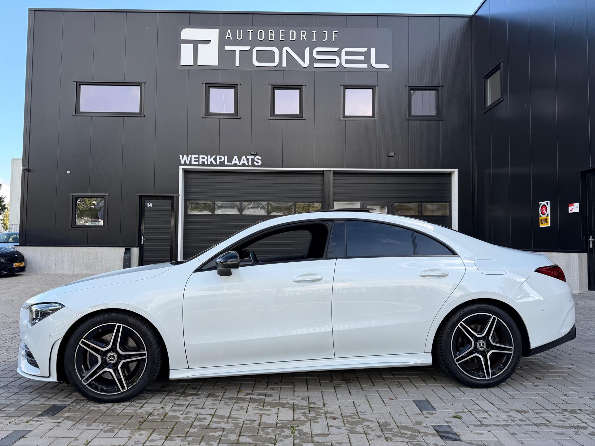 Mercedes-Benz CLA-klasse 200 AMG Night / Panorama / Camera / AmbientLight / Alcantara — foto 2