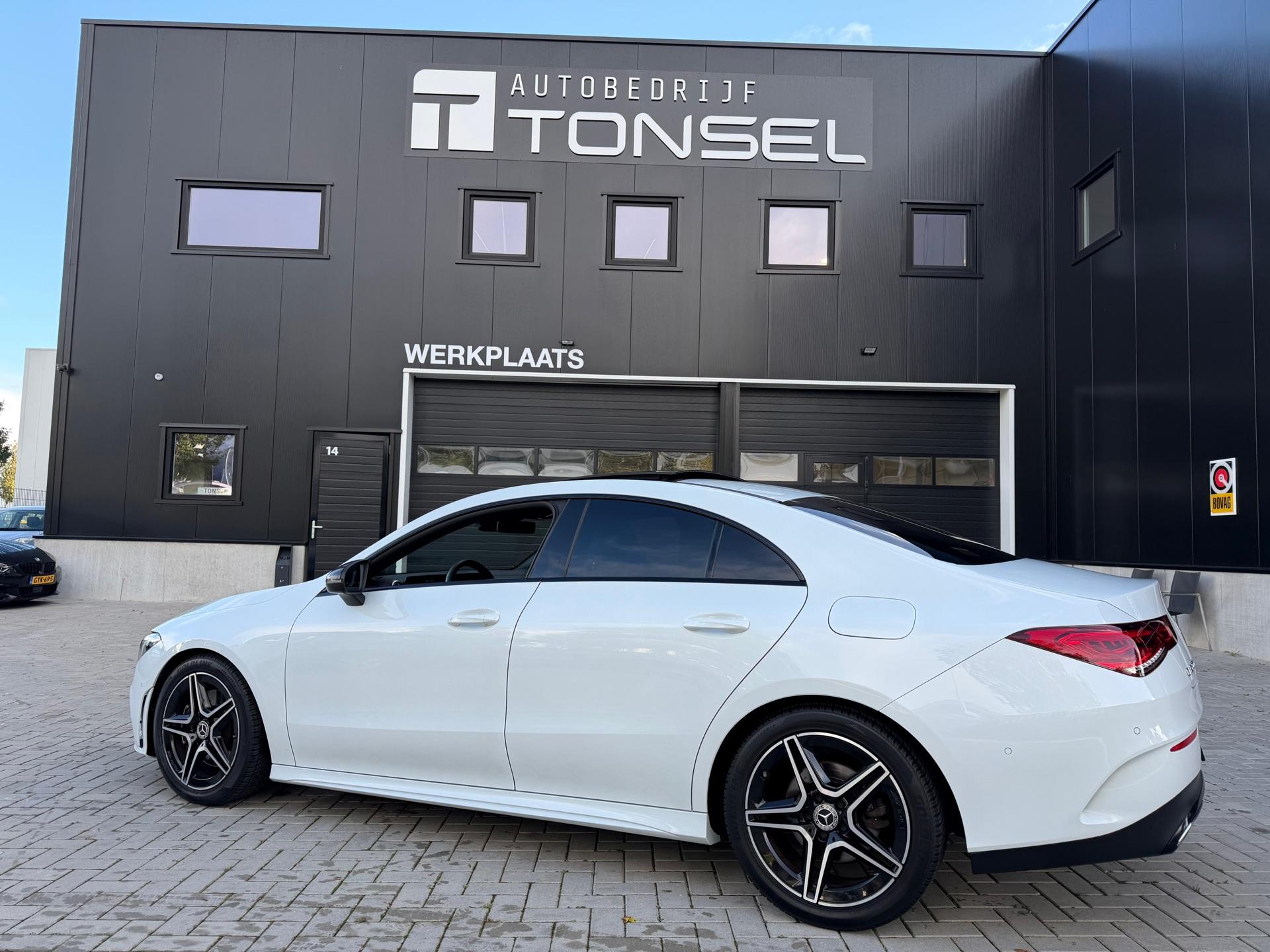 Mercedes-Benz CLA-klasse 200 AMG Night / Panorama / Camera / AmbientLight / Alcantara — foto 3