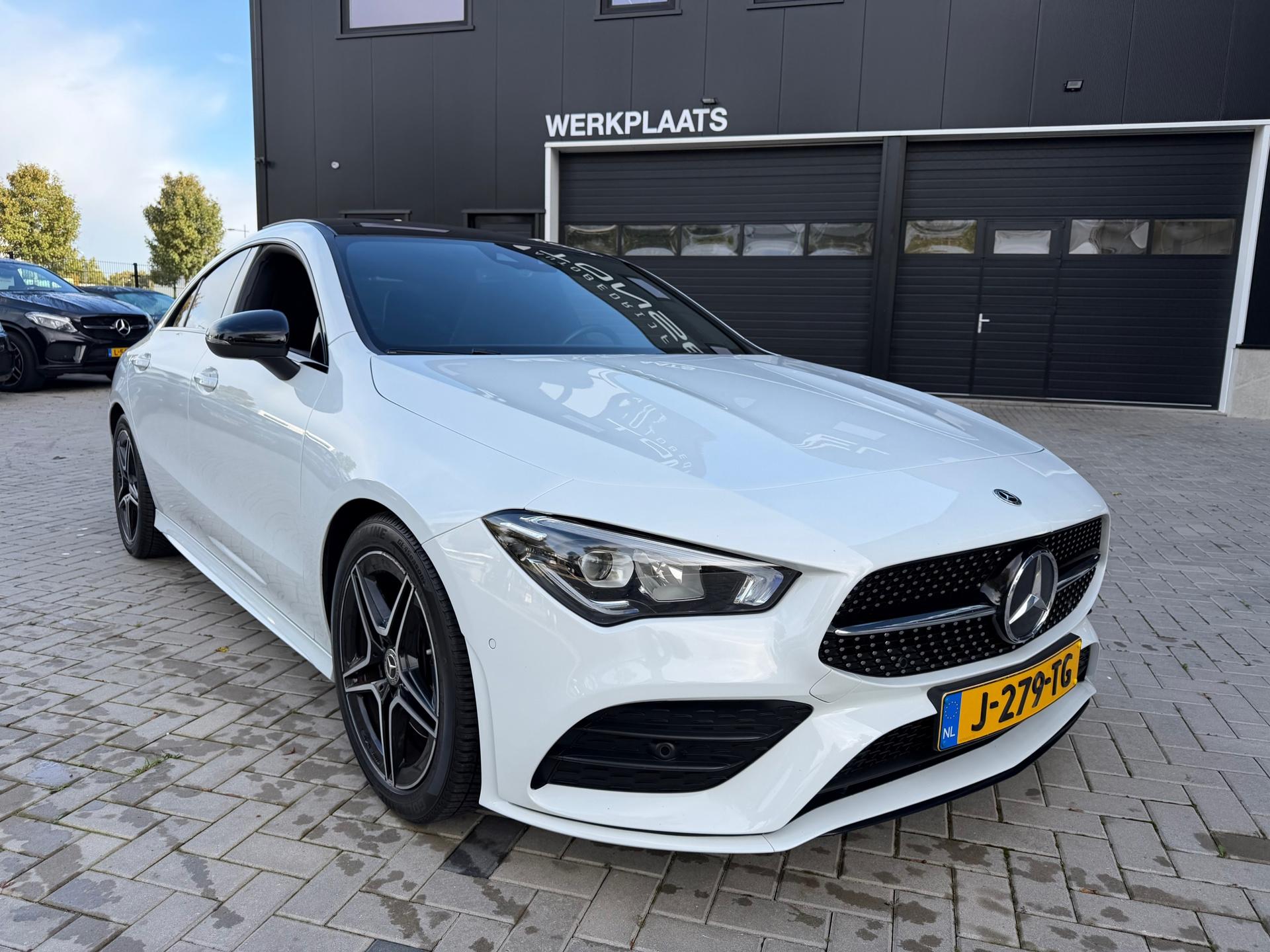 Mercedes-Benz CLA-klasse 200 AMG Night / Panorama / Camera / AmbientLight / Alcantara — foto 4