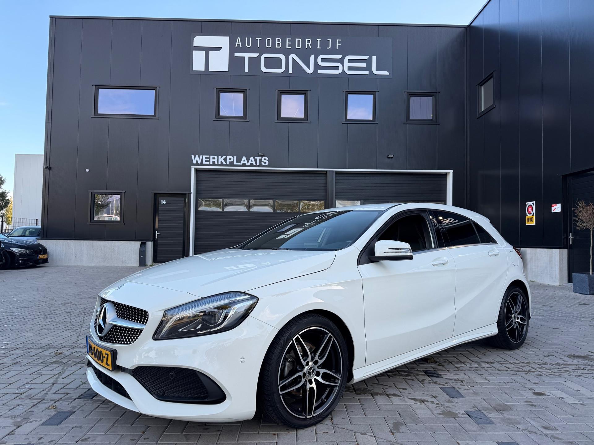 Mercedes-Benz A-klasse 160 AMG Line / Alcantara / Camera / LED / Navigatie
