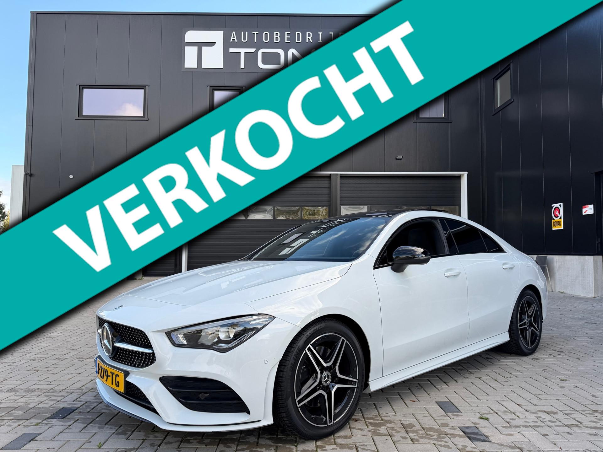 Mercedes-Benz CLA-klasse 200 AMG Night / Panorama / Camera / AmbientLight / Alcantara